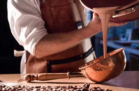 5 chocolaterías que tenés que conocer este invierno Rapa Nui chocolate artesanal, elaborado con recetas de tradición familiar chocolatera originaria de Bariloche