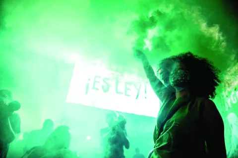 Ley del Aborto: 5 expertos nos hablan sobre la ley de Interrupción del Embarazo Buenos Aires, Argentina Diciembre 30: La ley de Interrupción voluntaria del embarazo es Ley en Argentina.