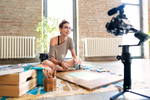 Economía de la pasión: las redes sociales, aliadas para capitalizar (y monetizar) la creatividad Las plataformas online ayudan a generar contenido y compartirlo. Artistas y profesionales pueden encontrar rentabilidad en el mundo digital.