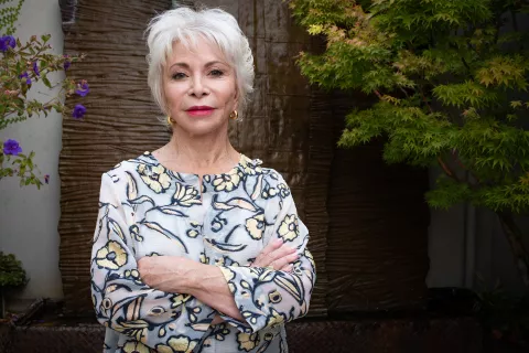 Quién es Isabel Allende y de qué va su último libro, Violeta Isabel Allende, en una conversación íntima con lectores y lectoras, de la que participamos