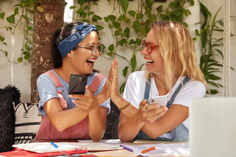 Juntas es mejor: 5 claves para hacer sinergia con otras emprendedoras Alianzas que potencian tu emprendimiento.