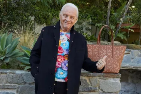 Anthony Hopkins posa como modelo de Loewe a los años 84 años Anthony Hopkins, modelo