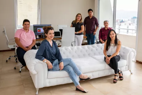 En cuarentena: lanzó la primera vidriera virtual agroalimentaria del país Paola Campbell, socia fundadora, y equipo de E-levenc, la primera vidriera virtual con geolocalización de productos y servicios agroalimentarios que busca darle visibilidad a productores agroindustriales en todo el país.