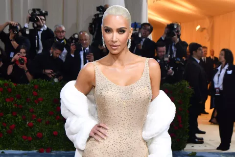 Ripley, los dueños del icónico vestido de Marilyn Monroe, dicen que Kim Kardashian no provocó ningún daño a la pieza Kim Kardashian con el icónico vestido de Marilyn Monroe