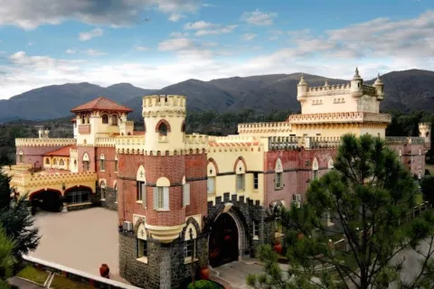 6 castillos y palacios en Argentina que vas a querer visitar El Castillo Hotel. Foto: elcastillohotel.com.ar