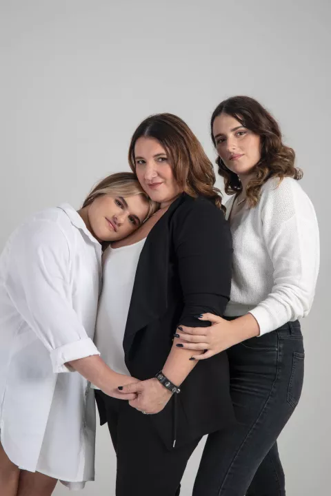 ¿Generación de cristal? Cómo empatizar con adolescentes Beta Suárez, escritora, comunicadora y mamá de Esmeralda (20) e Isabella (14).