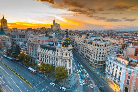 Lo mejor de la Gran Vía: Madrid en un kilómetro De una punta a otra por la arteria más madrileña: direcciones, recomendaciones y paradas estratégicas para conocer sus rincones imperdibles