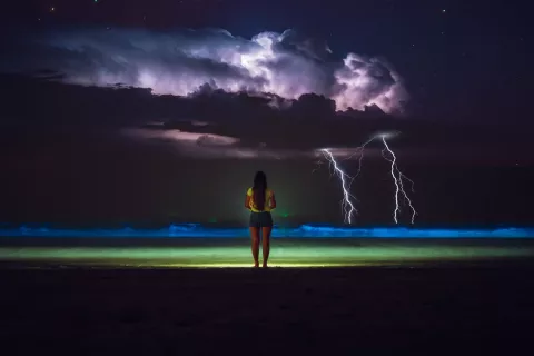 Holbox, Xpicob y Chacahua: las playas de México que brillan...literalmente 5 lugares donde el agua brilla con luz propia