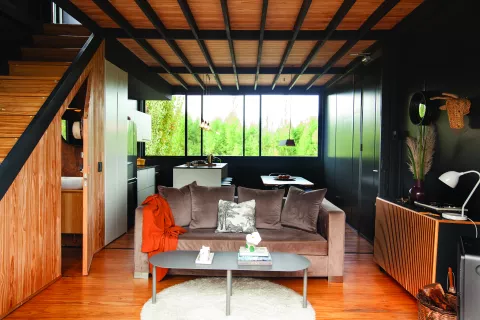 Deco: construyó un refugio de fin de semana entre las copas de los árboles, con un diseño en altura Deco: refugio en Tigre