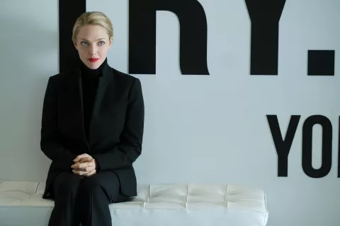 Elizabeth Holmes: qué tenés que saber sobre The Dropout, la serie protagonizada por Amanda Seyfried Amanda Seyfried como Elizabeth Holmes en The Dropout. Foto gentileza: Star+