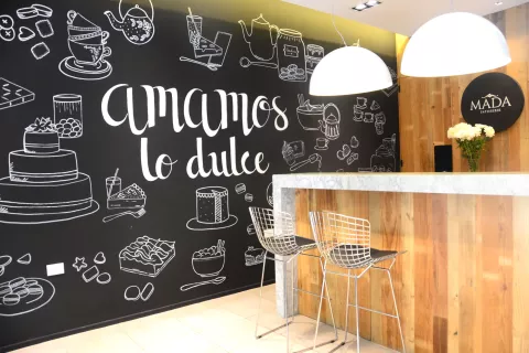 Puso una pastelería de lujo en Belgrano y factura 8 millones de pesos .