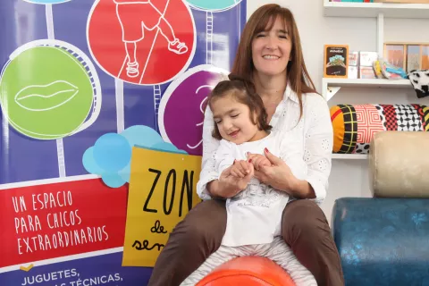 No encontraba juguetes para su hija y creó una marca inspirada en ella Daniela Briñón, creadora de Zona de sentidos