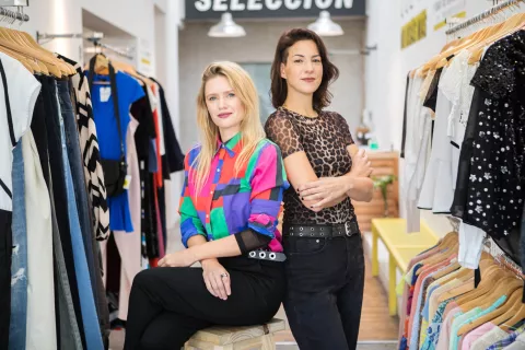 Empezaron con ropa de sus amigas y crearon un negocio que ya vendió 150.000 prendas usadas VOKX5EU47BA35GW6C62XWNA45A.jpg