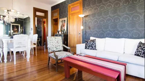 6 casas con diseño para alquilar si viajás a Montevideo Un departamento en el Palacio Salvo