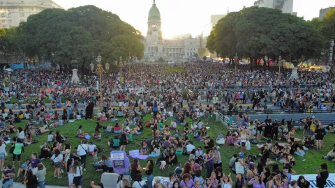 Día Internacional de la Mujer: algunas reflexiones por las movilizaciones del #8M en todo el país La marcha por el 8M continúa frente al Congreso de la Nación