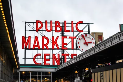 Los 10 mejores mercados del mundo que vas a querer visitar Pike Place Market (Seattle, US). Foto: Jason Leung/Unsplash