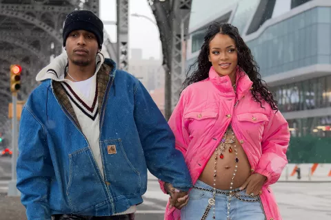 Rihanna está embarazada: la cantante espera su primer hijo junto a su pareja A$AP Rocky Rihanna y A$AP Rocky confirmaron que esperan a su primer hijo