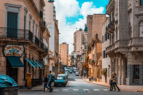 ¿Cuáles son los países en el mundo que tienen más feriados y qué puesto ocupa Argentina en el ranking? Buenos Aires. Foto: Canva