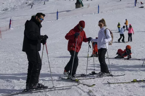 Esquí y snowboard: todo lo que necesitás saber para no lesionarte Vacaciones de invierno: recomendaciones para evitar lesiones si vas a a la nieve