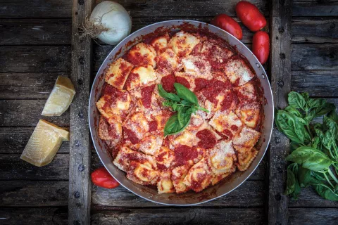 A la italiana. 4 recetas de Daniele Pinna con los sabores de Cerdeña, su tierra natal XPSF4S7D6RGONFBU2KAX26HYTA.jpg