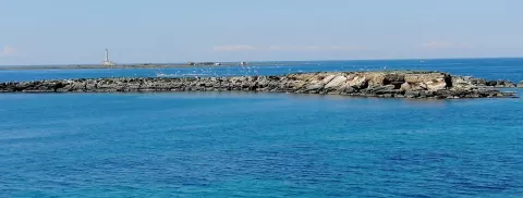 Viaje a la Puglia: qué pueblos visitar en el tacón de Italia Costa de la ciudad de Gallipoli a 1 hora de la ciudad de Lecce en tren.