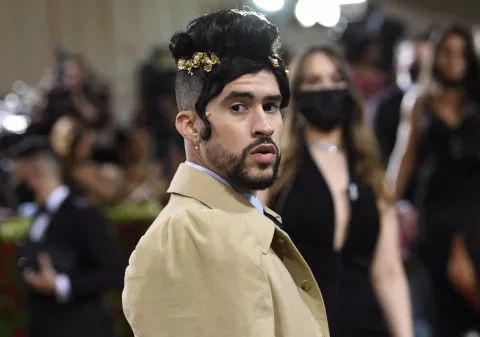 Los mejores memes sobre Verano sin ti, el nuevo álbum de Bad Bunny ARCHIVO - Bad Bunny asiste a la gala del Met el lunes 2 de mayo de 2022 en Nueva York. Foto: Evan Agostini/Invision/AP, archivo