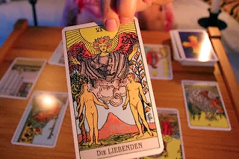 La sabiduría del tarot: 3 arcanos mayores para mejorar tu vida cotidiana Los Arcanos Mayores nos revelan los 22 “secretos” primordiales de la vida
