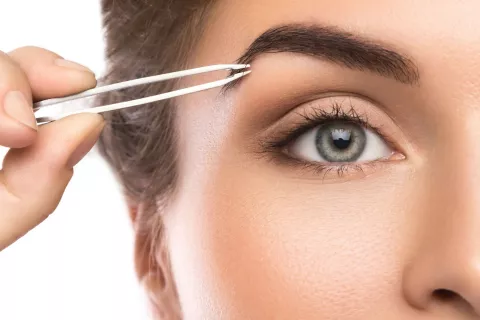 Skinny brow: qué es la tendencia viral de Tik Tok que impulsa el regreso de las cejas finas ¿Vuelven las cejas finitas? Foto: Canva
