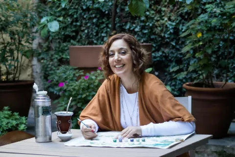 Después de ser mamá, dejó su trabajo y emprendió: su primer negocio llegó a ser proveedor de Starbucks y McDonald’s Fabiana Mejalelaty: "Cuando tuve a mi hija en los brazos, toda mi estructura impecable se cayó"