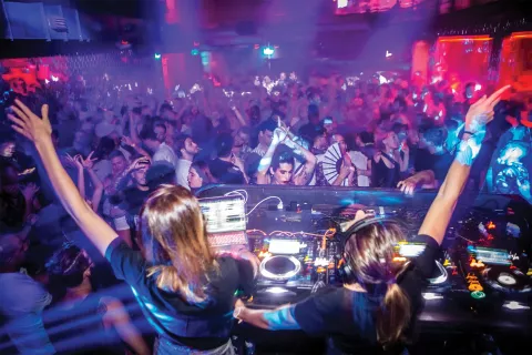 Hermanas. Pasaron de una carrera tradicional a dedicarse a la música electrónica ZOSJR7QM3ZBTPCBYVHQJ7E7FSM.jpg