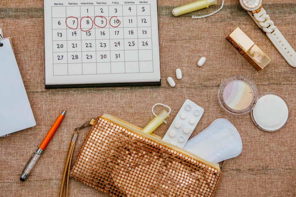 A lo largo del ciclo menstrual cambian nuestras hormonas, nuestra energía, nuestra fuerza, nuestro apetito… y sin embargo, durante años se nos enseñó a entrenar, rendir y comer siempre de la misma manera.