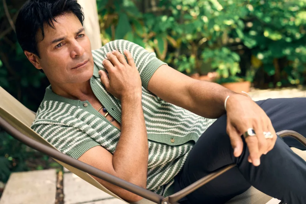 Chayanne reinventa la música romántica en Bailemos otra vez.