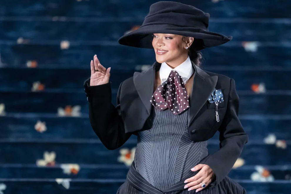 Rihanna anunció su tyercer embarazo en la Gala del MET