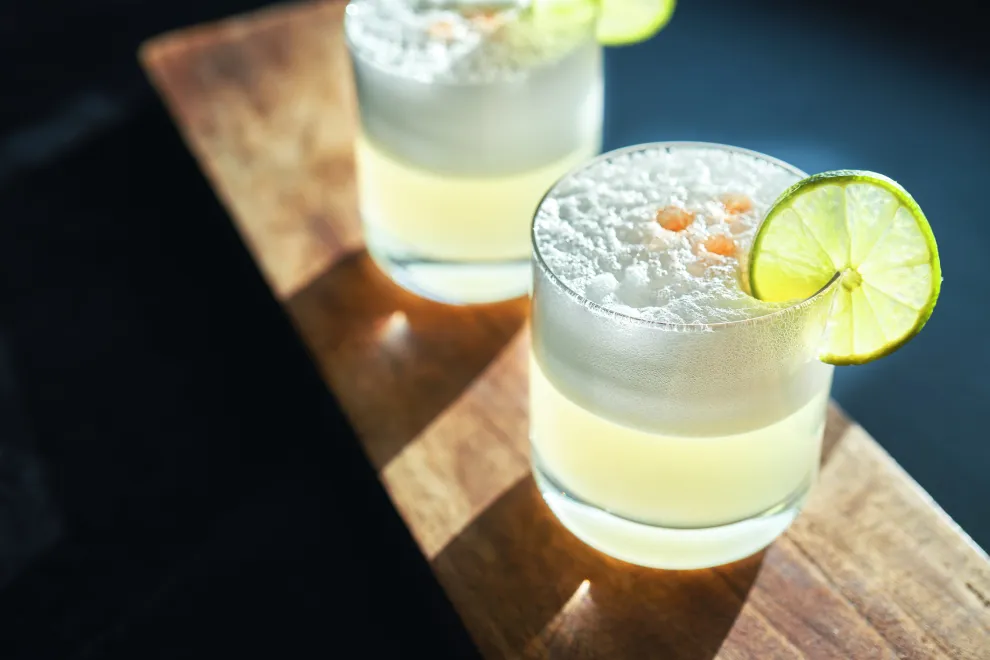 Cómo preparar un Pisco Sour chileno clásico