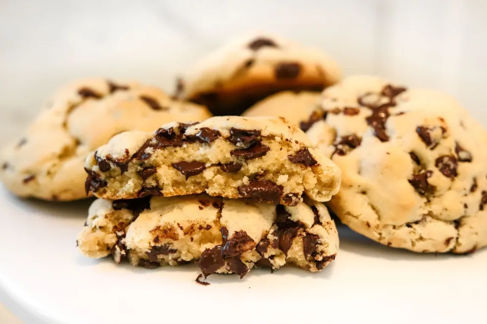Cómo se hacen las cookies New York, gorditas y súper rellenas de chocolate