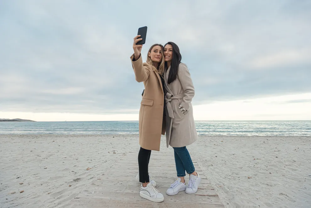 Clásicos y abrigados: dónde conseguir tapados XL para este invierno
