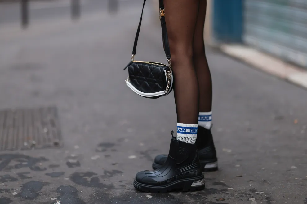 Las botas de lluvia, las principales aliadas en los looks de lluvia.