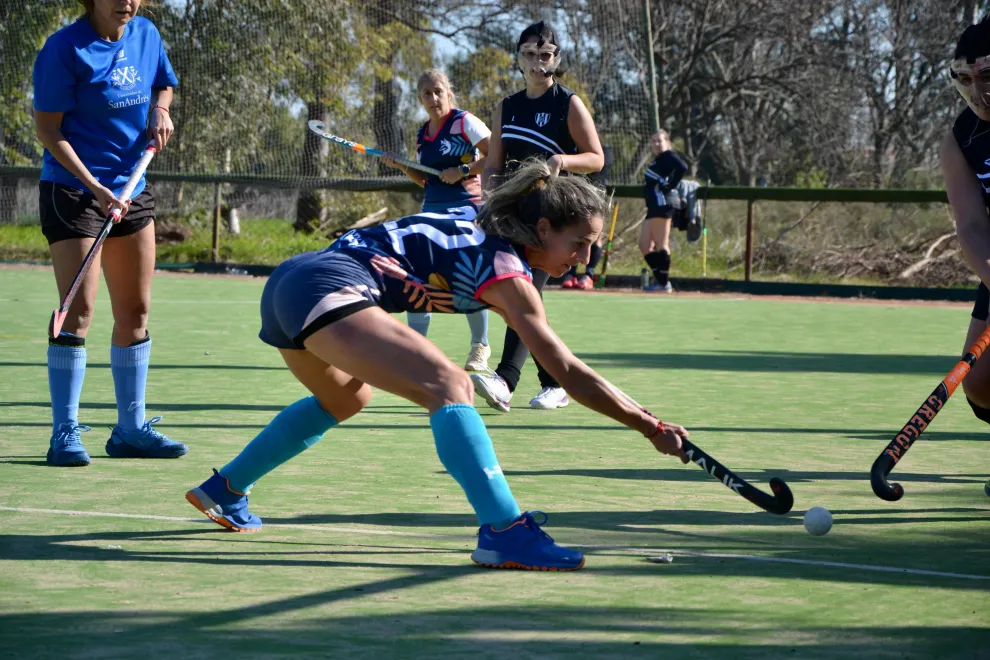 mujeres jugando jockey