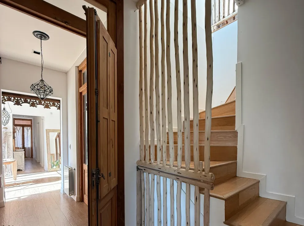 Separadores y paneles de madera: ideas simples para dividir e integrar ambientes