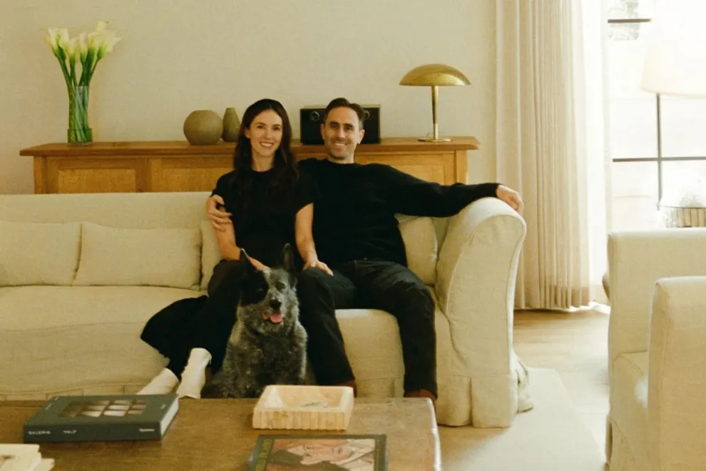 Así es la casa minimalista con alma vintage de Adriene Mishler, la yogui más famosa de internet