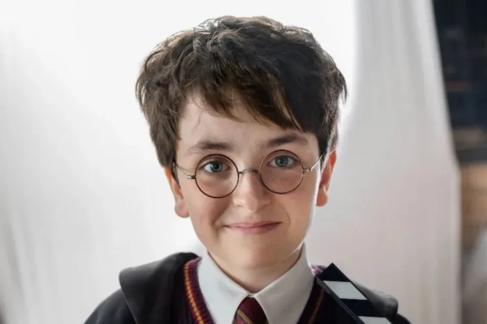 HBO Max reveló la primera imagen del nuevo Harry Potter y Dominic McLaughlin luce adorable.