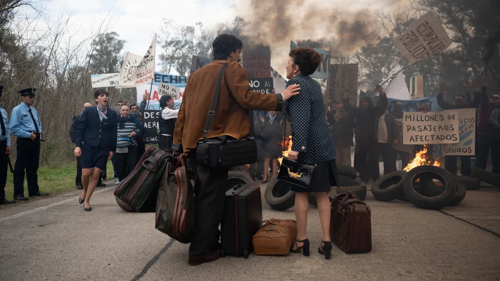 Juan Minujín y Jorgelina Aruzzi en la serie Menem de Prime Video.