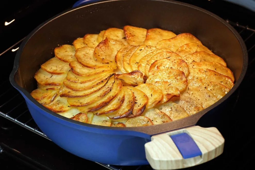 Fácil, rápida y rica: la receta de milhojas de papa ideal para el invierno