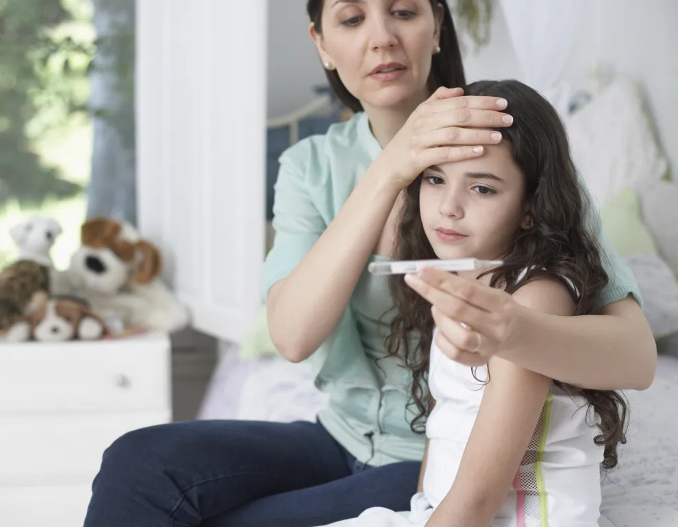 ¿Tu hijo tiene fiebre? Qué hacer (y qué no) para acompañarlo con calma