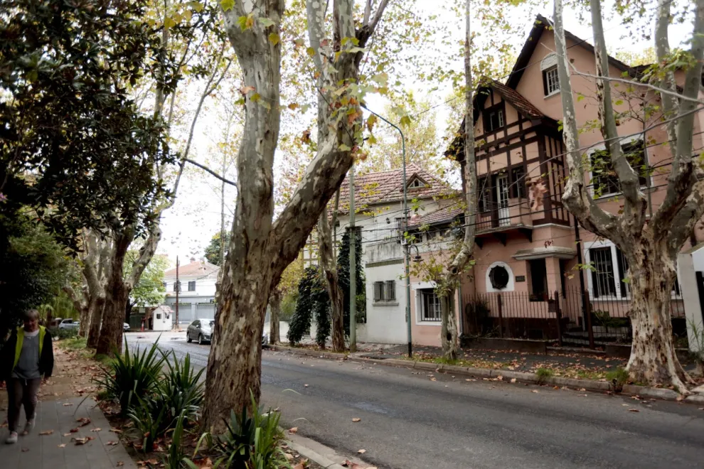 José Penna al 1100 y alrededores. La zona del barrio inglés de Vicente López, abarca desde Avenida del Libertador, hasta Maipú y desde la calle Urquiza hasta la avenida Gral Paz, Casas de estilo anglonormando.