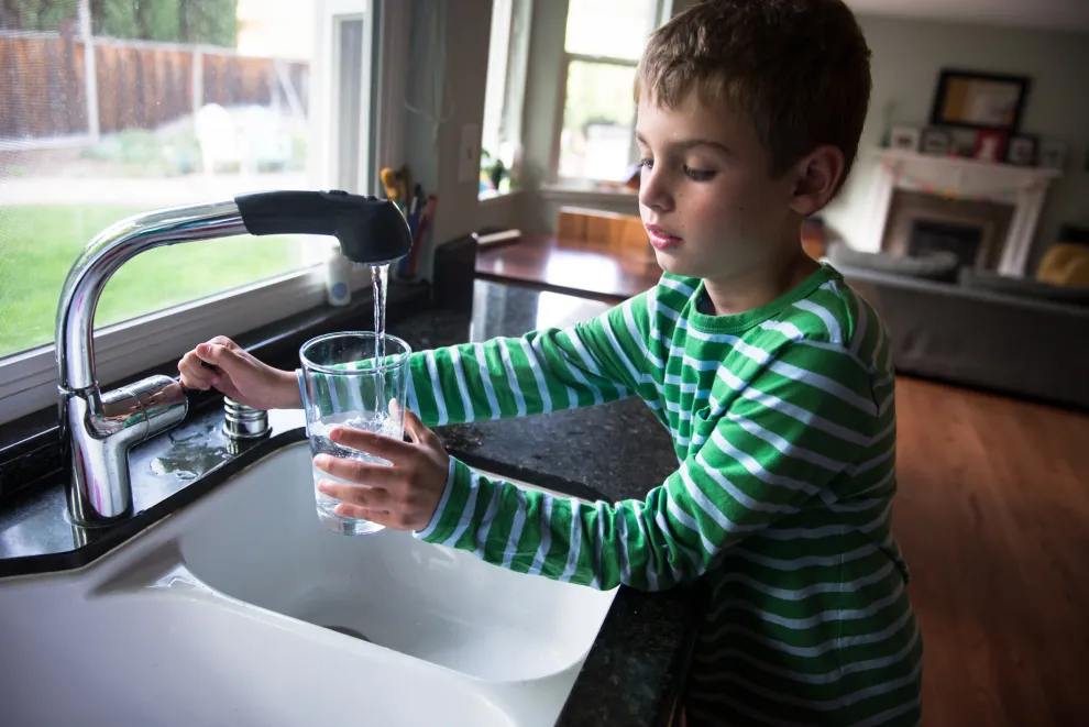 ¿Es segura el agua de la canilla? 1 de cada 3 argentinos consume arsénico sin saberlo