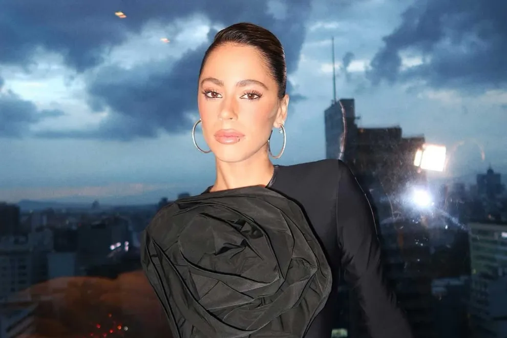 Tini Stoessel con look total black en la presentación de Quebranto