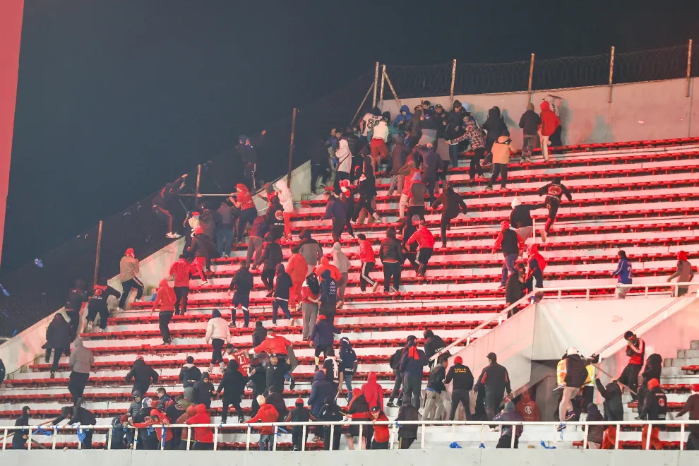 Independiente vs Universidad de Chile, por los 8vos de final de la Copa Sudamericana. Incidentes entre la barra de U de Chile y la barra de Independiente