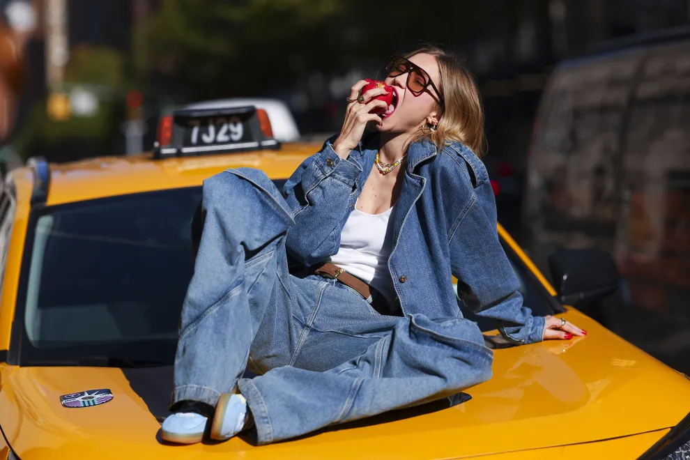 De Hailey Bieber a Taylor Swift: 8 zapatillas que llevan las celebrities y que anticipan las tendencias del 2026