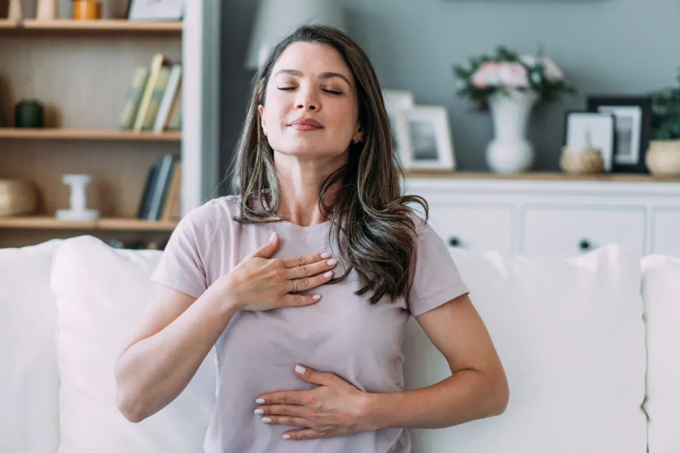 Cómo regular tu sistema nervioso y volver a habitar tu cuerpo: el método de la kinesióloga Ana Ojeda
